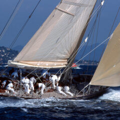 Go fast alone of far together?